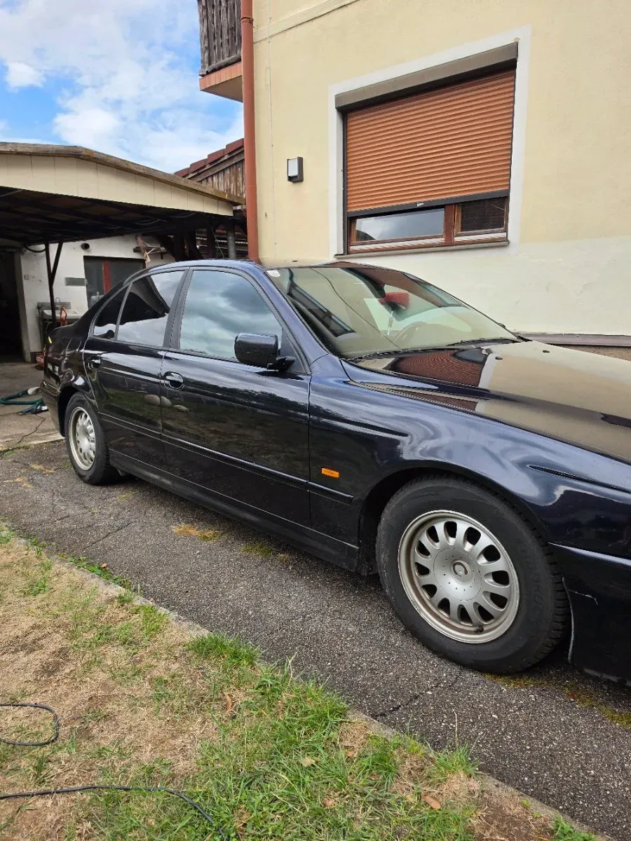 BMW 5 Series 2002 photo 2