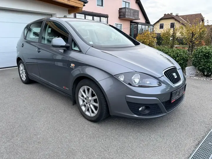 Seat Altea 2012 photo 2
