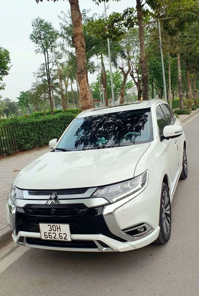 Mitsubishi Outlander 2022 photo 2