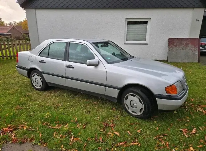 Mercedes-Benz C180