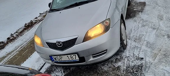 Mazda 2 2004 photo 3