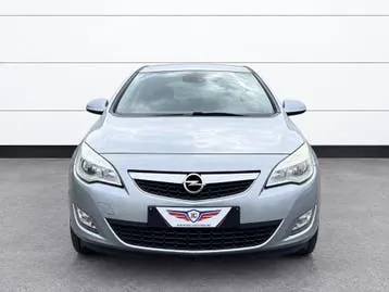 Opel Astra 2010 photo 2