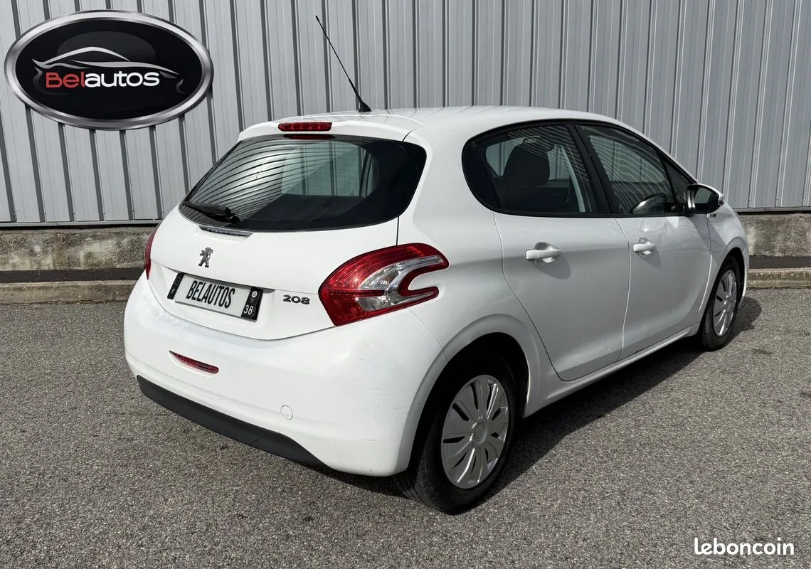 Peugeot 208 2014 photo 2