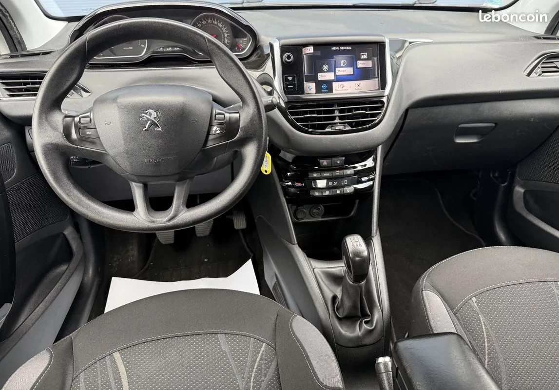 Peugeot 208 2014 photo 5