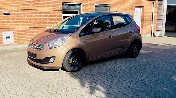 Kia Venga 2010 photo 2