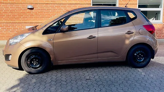 Kia Venga 2010 photo 3