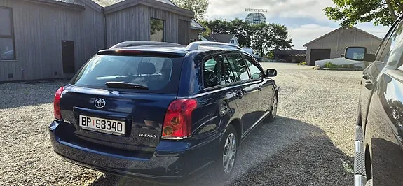 Toyota Avensis 2004 photo 4