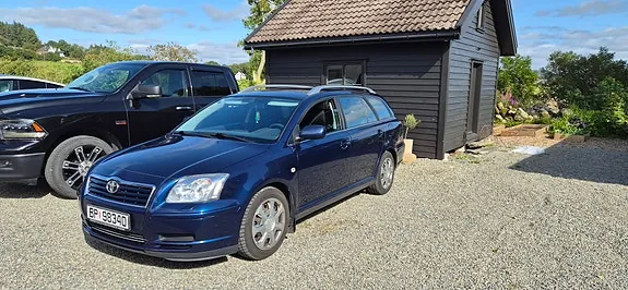 Toyota Avensis 2004 photo 2