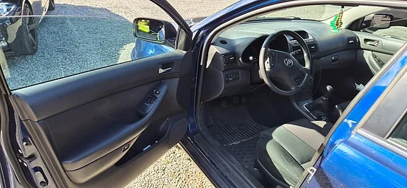 Toyota Avensis 2004 photo 5
