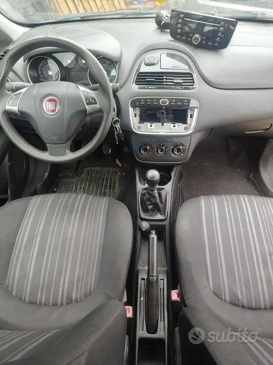 Fiat Punto 2011 photo 5