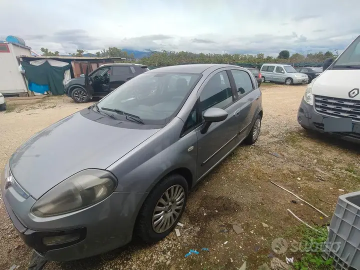 Fiat Punto 2011 photo 3
