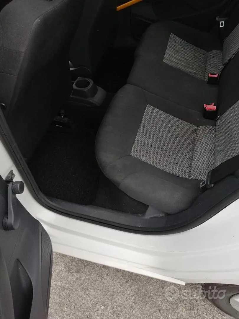 Volkswagen Polo 2014 photo 5