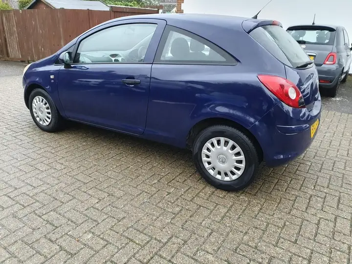 Vauxhall Corsa 2013 photo 3