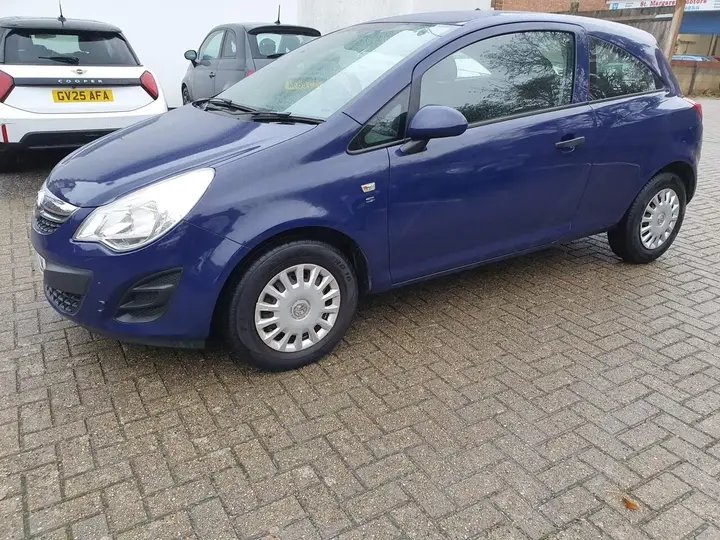 Vauxhall Corsa 2013 photo 2