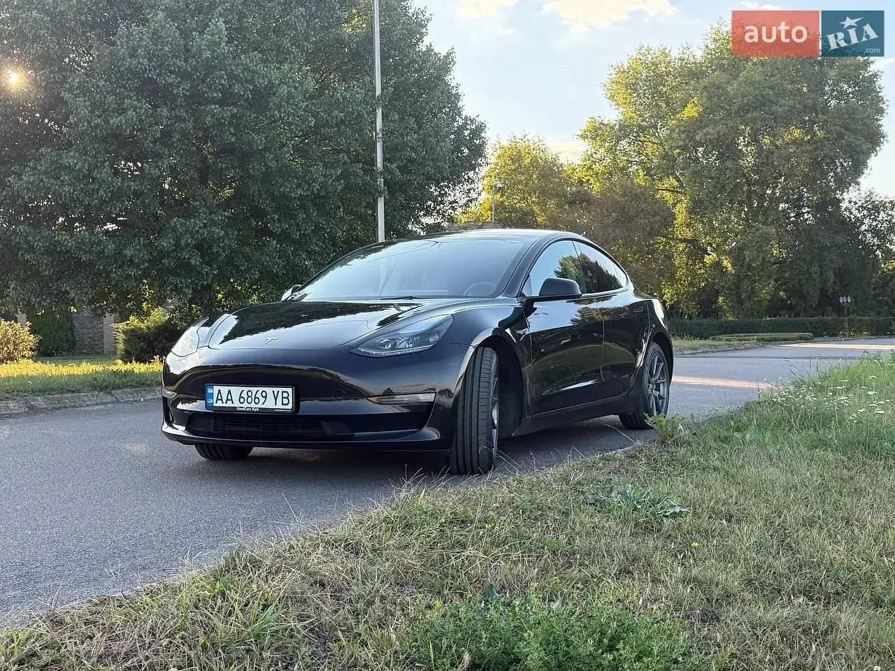 Tesla Model 3 2023 photo 2