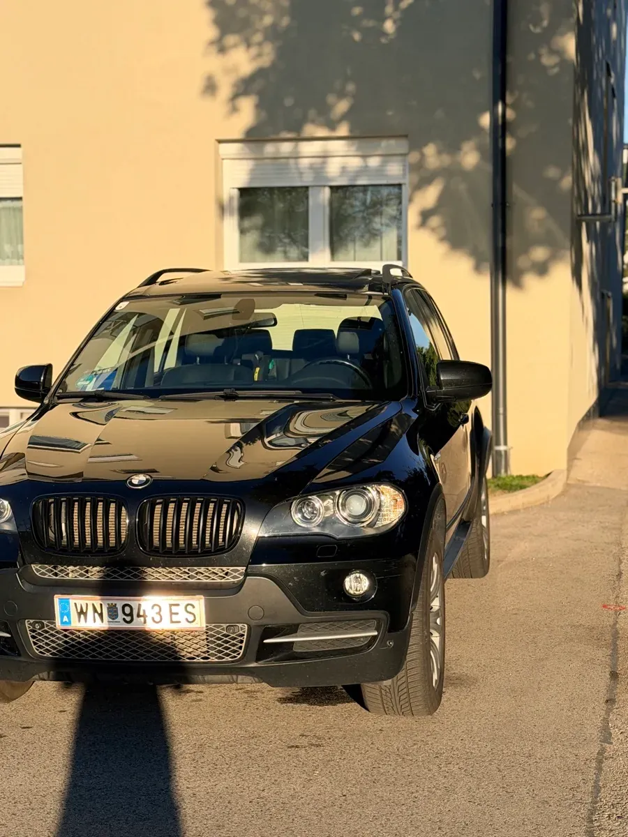 BMW X5 2009 photo 2