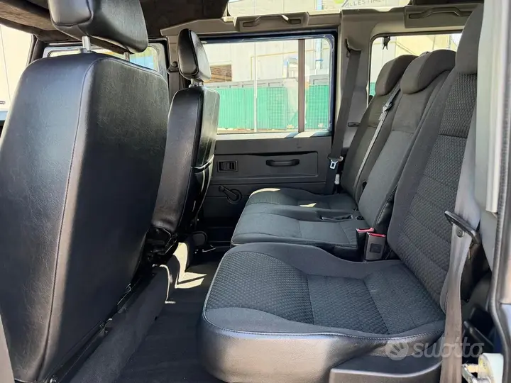 Land Rover Defender 2009 photo 5