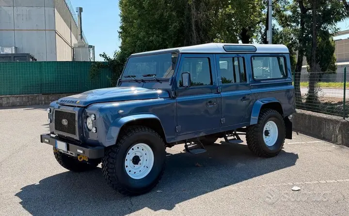 Land Rover Defender 2009 photo 2