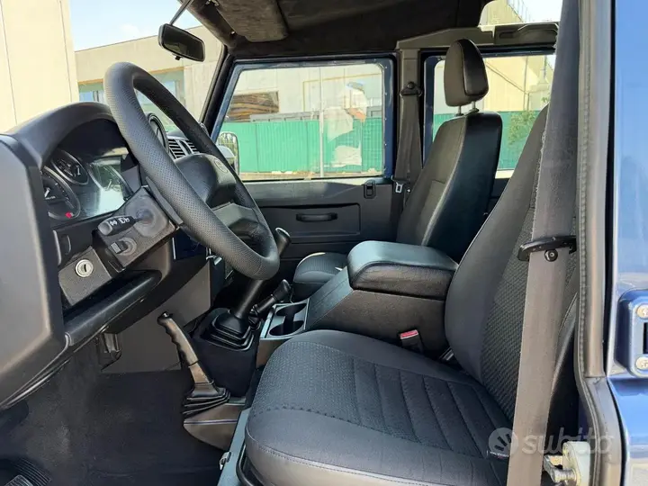 Land Rover Defender 2009 photo 4