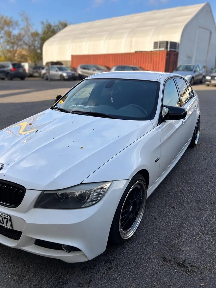 BMW 318I E90