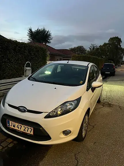 Ford Fiesta 2012 photo 2