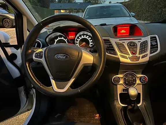Ford Fiesta 2012 photo 5