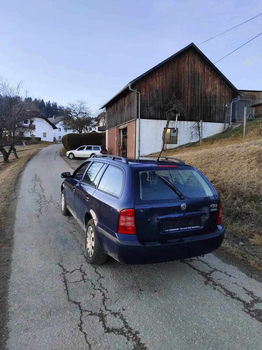 Skoda Octavia 2005 photo 2