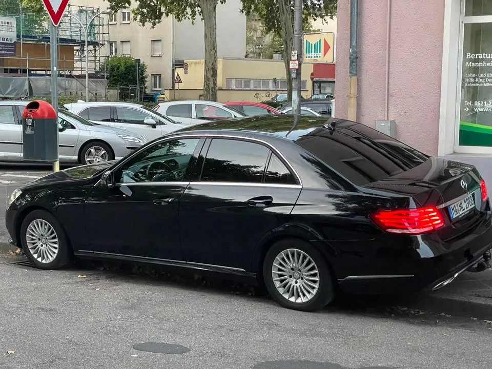Mercedes-Benz E200