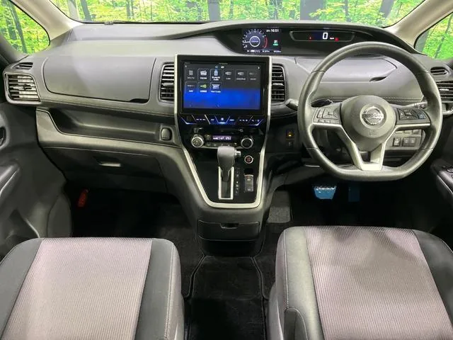 Nissan Serenade 2017 photo 2
