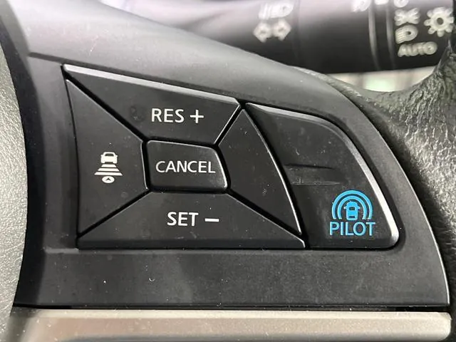 Nissan Serenade 2017 photo 5