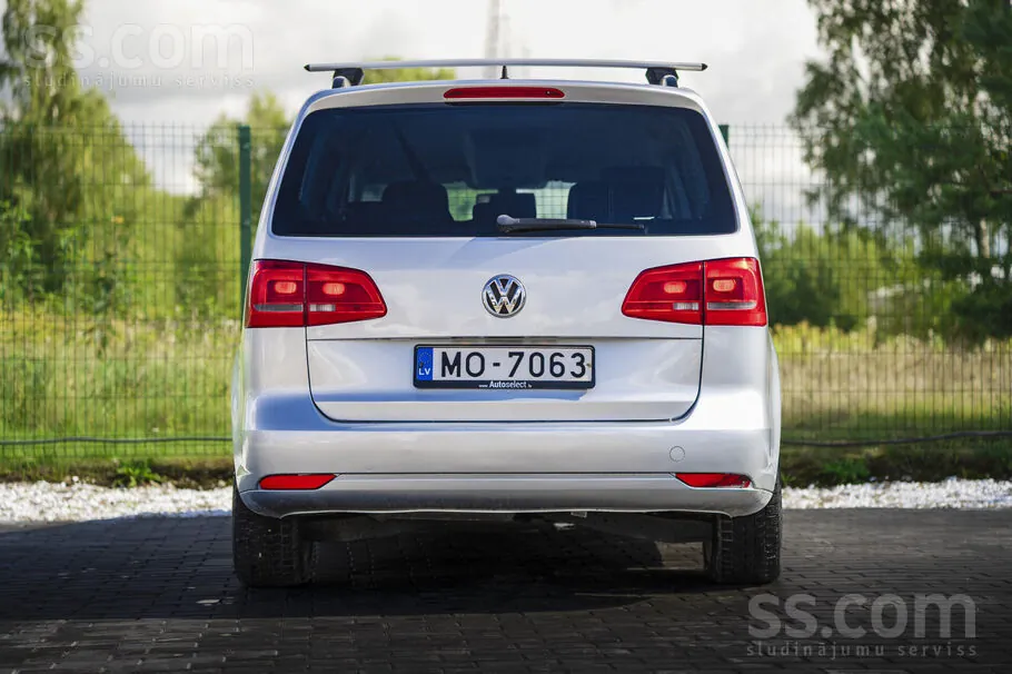Volkswagen Touran 2012 photo 5