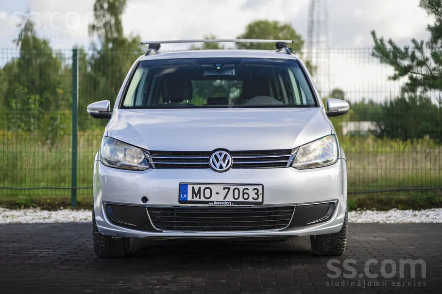 Volkswagen Touran 2012 photo 2