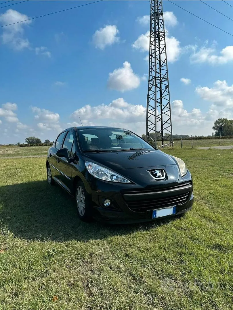 Peugeot 207 2012 photo 3