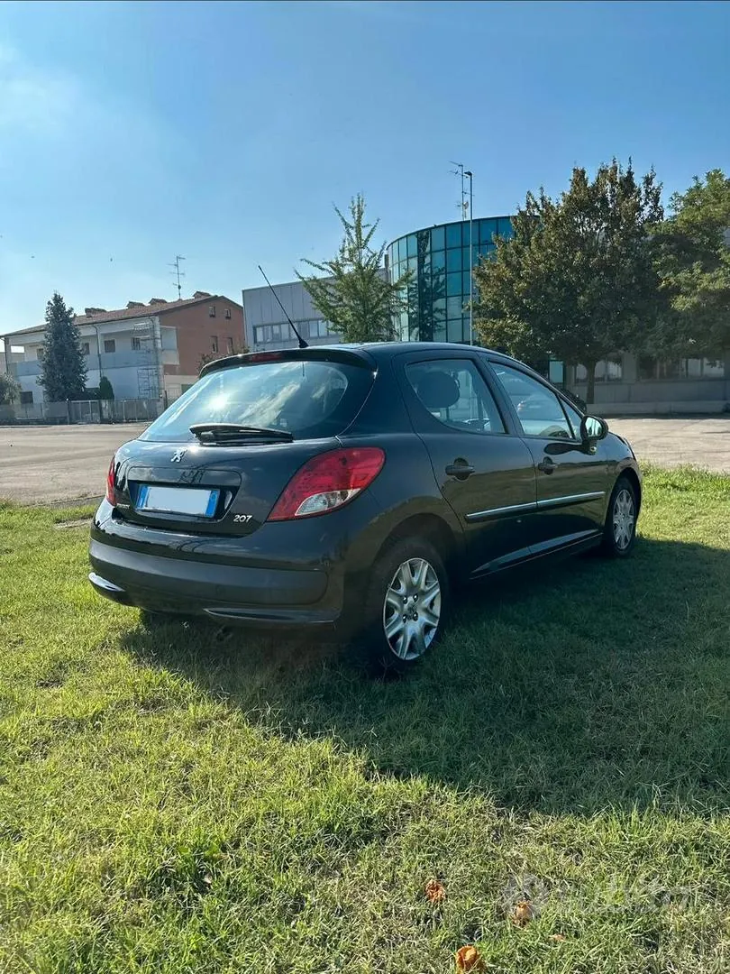 Peugeot 207 2012 photo 5