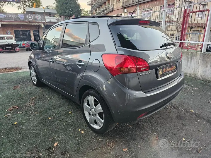 Kia Venga 2010 photo 4