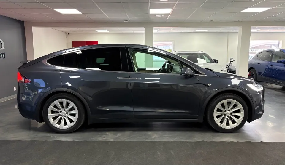 Tesla Model X 2018 photo 3