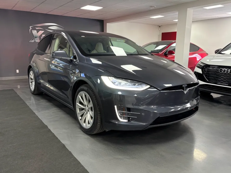Tesla Model X 2018 photo 2