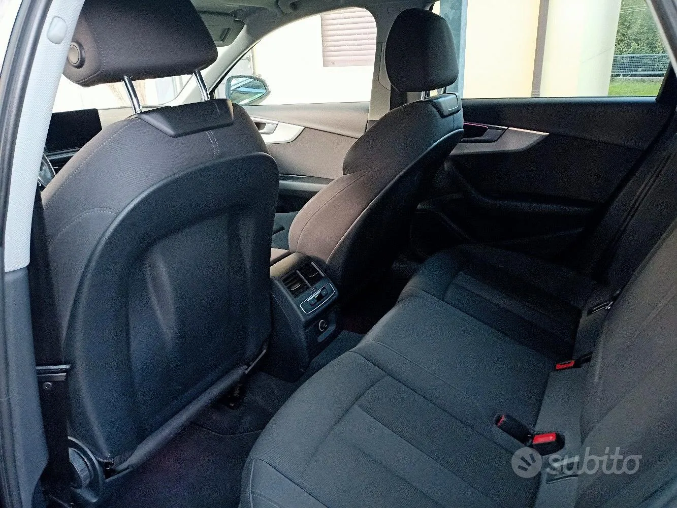 Audi A4 2019 photo 2