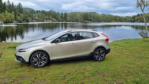 Volvo V40 Cross Country 2018 photo 2