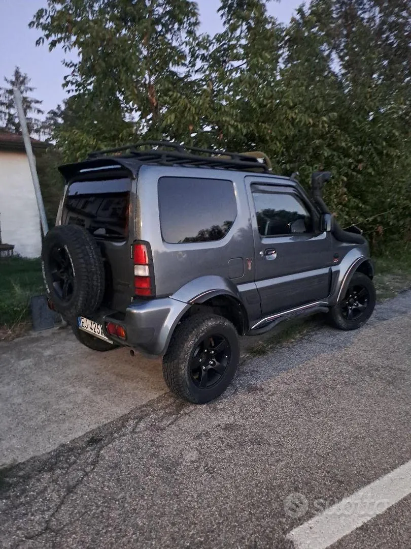 Suzuki Jimny 2011 photo 2