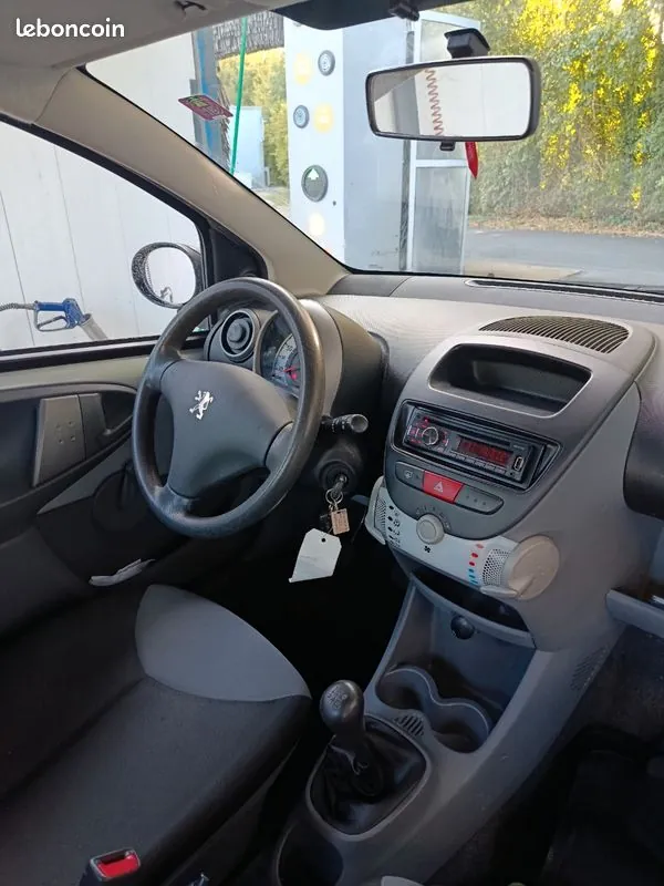 Peugeot 107 2010 photo 3