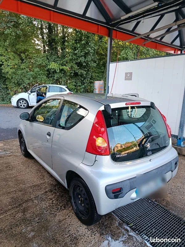 Peugeot 107 2010 photo 2
