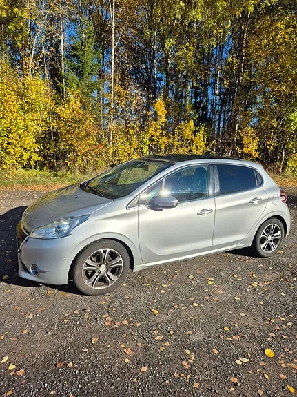 Peugeot 208 2014 photo 2