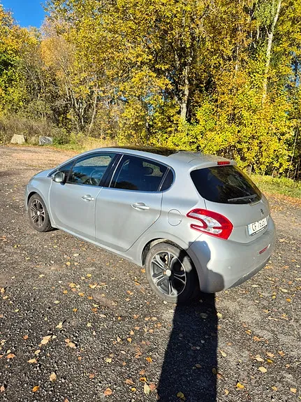 Peugeot 208 2014 photo 3