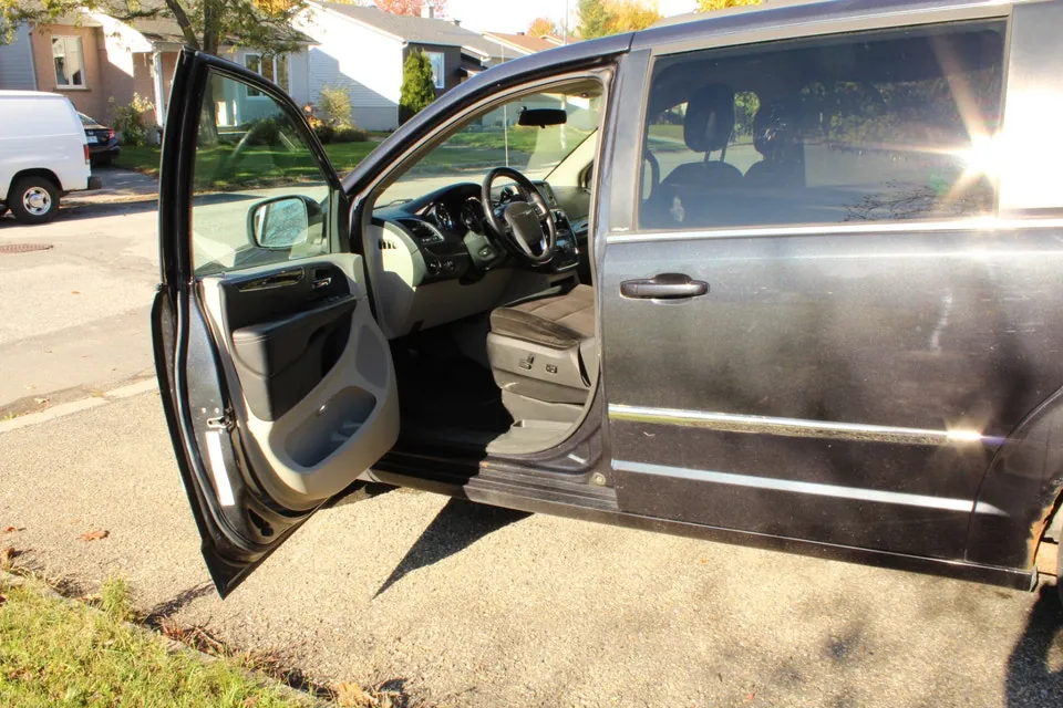 Chrysler Town & Country 2013 photo 3