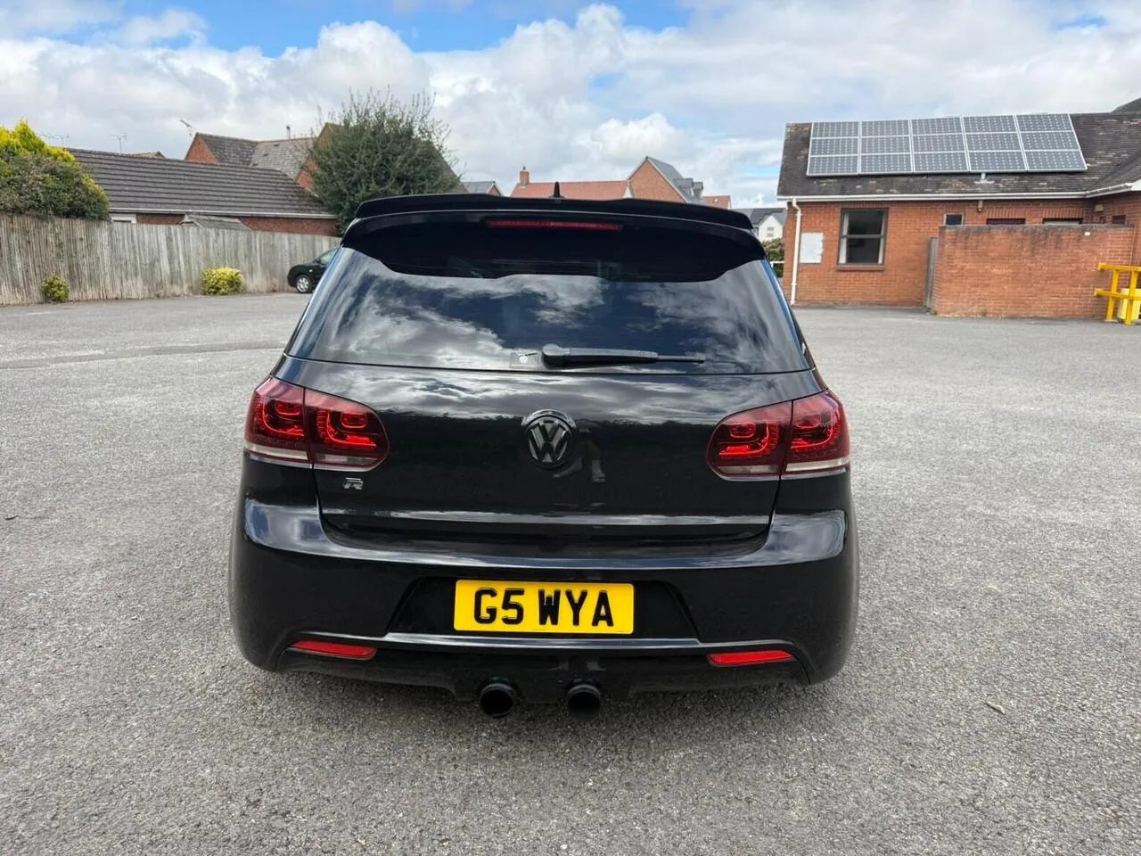 Volkswagen Golf R 2011 photo 2