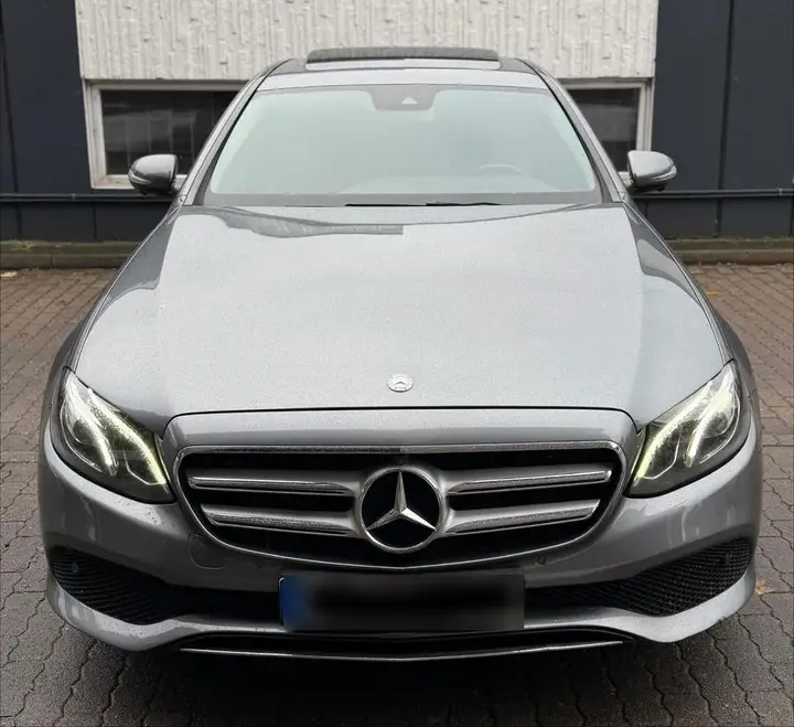 Mercedes-Benz E220D