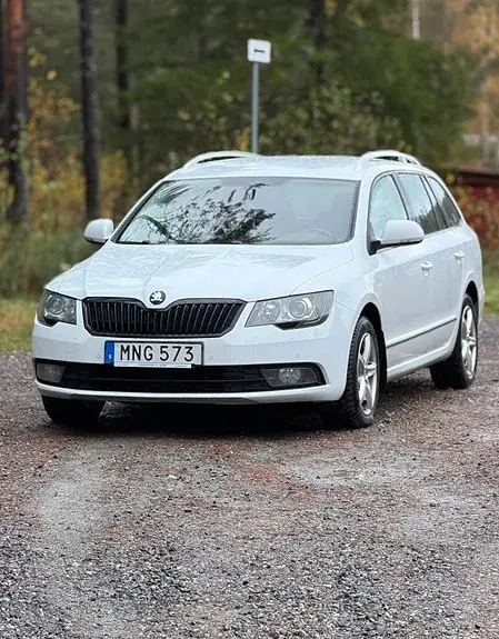 Skoda Superb 2015 photo 2