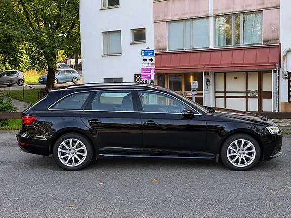 Audi A4 2018 photo 2