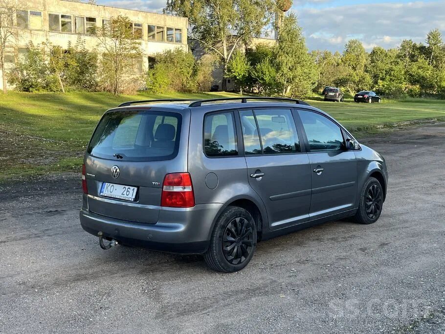 Volkswagen Touran 2004 photo 3